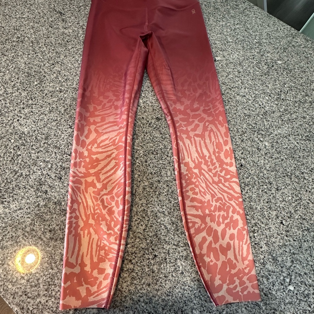 Women's Pink Gradient Animal Print Leggings